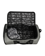 Load the image into the gallery, Sac de Voyage Polochon 24H - Gris, Imperméable et Spacieux - PERFORMANCE